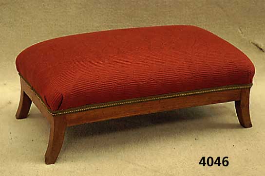 FußbÄnkchen, deutsch, um 1820, Kirschbaum massiv, Biedermeier, Bezug spÄter, ca. 17x43x 23 cm