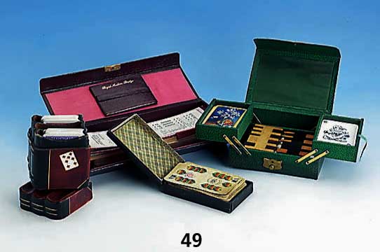 Konvolut Spielkarten, 20/30er Jahre, Prag, Frankreich und Deutschland, ausge- fallene BehÄltnisse, Leder/Holz, sehr auf- wendig, selten