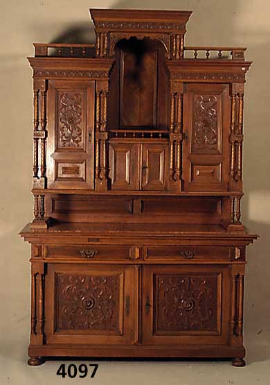 Aufsatzbuffet, sÜddeutsch/Österreich, um 1880 , Korpus Weichholz, Nußbaumfurnier, auf Rahmen gearbeitet, Inlets oben und unten mit schÖnen ...