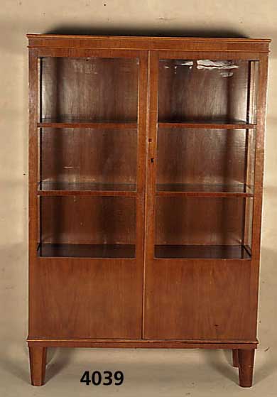 Sammlervitrine, deutsch, um 1920, ArtDeco, Korpus Weichholz, Nußbaumfurnier, auf Rahmen gearbeitet, Oberteil seitlich verglast, schÖne Maserung ...