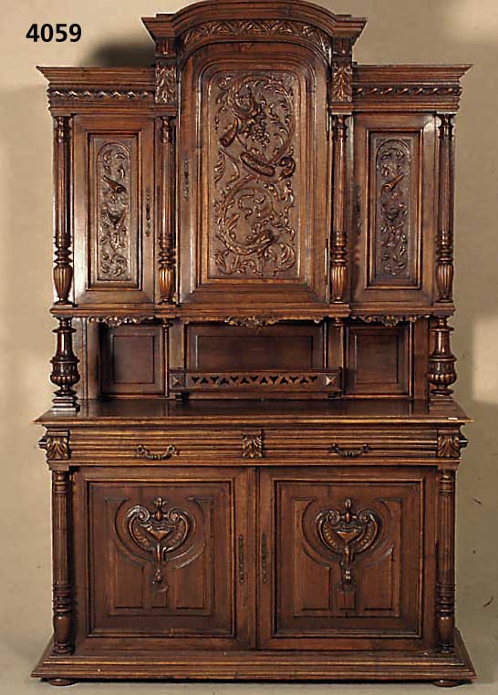 Aufsatzbuffet, Frankreich, um 1870, Nußbaum massiv, Front mit klassizistischen SÄulen, z.T. freistehend, Inlets kassettiert, mit schÖnen ...