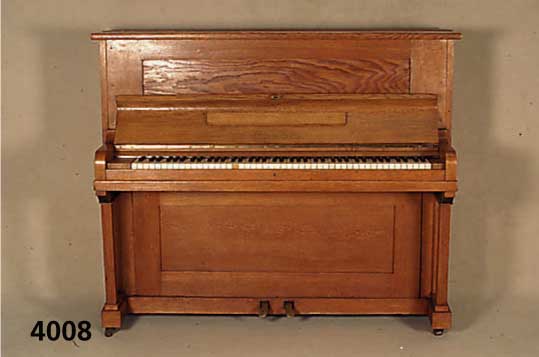 Klavier, deutsch, um 1910, signiert Schind- helm, Eiche massiv, Eichefurnier, gespiegelt, strenger Jugendstil, Front auf Rahmen gearbeitet, ...