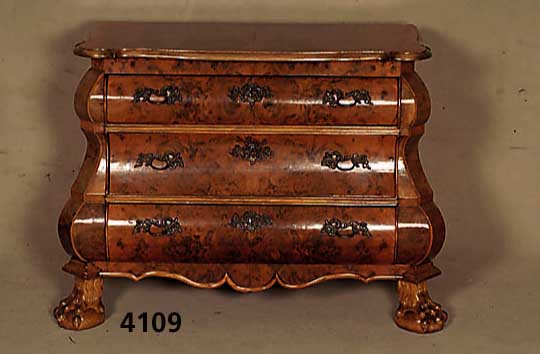 Barockstilkommode, Holland, nach altem Vorbild , Korpus Weichholz/Hartholz, Wurzelnuß- furnier, z.T. gespiegelt, schÖnes Furnierbild, Kanten ...