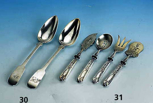4-teil. Petit-Fours-Besteck, Frankreich um 1880/90, 950er Silber, Arbeitsteile ver- silbert, Meistermarke unged., Arbeitsteile grav. und ...