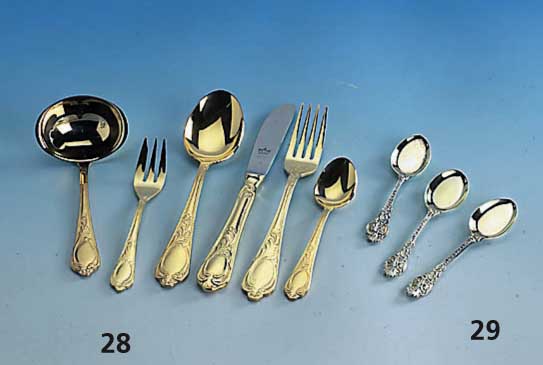 Besteck fÜr 12 Personen, 24 kt hartver- goldet, best. aus: 12 Menuemesser, 12 Menuegabeln, 12 MenuelÖffel, 12 Kuchengabeln, 12 KaffeelÖffeln, ...
