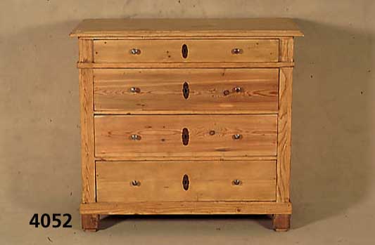 Kommode, deutsch, um 1900, Weichholz massiv, 4 SchÜbe, gut restaurierter Zustand, leichte Gebrauchsspuren, ca. 93x100x50 cm