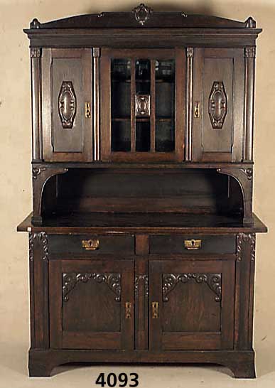 Aufsatzschrank, deutsch, um 1900, Eiche massiv, Eichefurnier, Korpus Weichholz, Front auf Rahmen gearbeitet, aufgesetzte stiltypi- sche ...