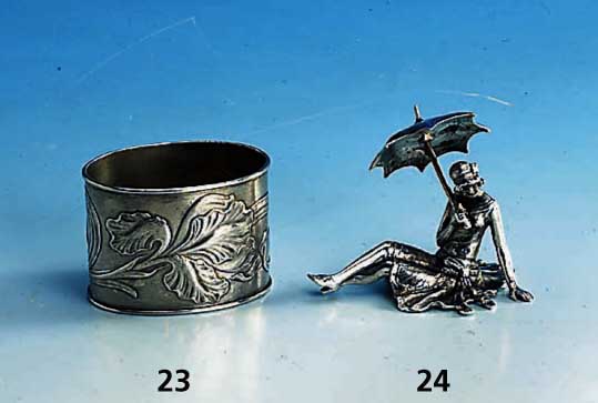 Erotika "Dame", 800er Silber, 1880/90, neuzeitliche Ausformung, Darstellung einer Frau, sitzend mit Sonnenschirm, Maße ca. 7 x 4 x 5.2 ...