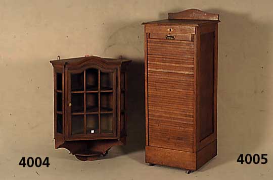 EckhÄngeschrÄnkchen, im Barockstil, Eiche massiv, allseitig verglast, Sprossenfenster, Giebel leicht geschwungen, als Sammlerschrank bestens ...