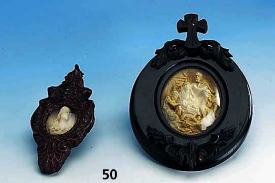 Konvolut 2 Meerschaumbildnisse/Votivgaben, wohl deutsch um 1860/70, 1 x Herz Jesus Christus, Nazarenerstil, Rahmen, frÜhe Holz- stoffprÄgung, ...