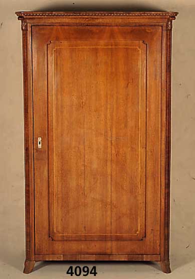 WÄscheschrank, deutsch, um 1860, Nußbaum- furnier mit mehreren feinen Fadenintarsien, im Inneren mehrere AblagebÖden, gute Verarbei- tung, ...