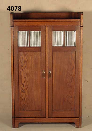 Vertiko, deutsch, um 1910/20, Eiche massiv, Eichefurnier, 2-tÜrig, mit je 2 facettierten GlaseinsÄtzen, original BeschlÄge, Gebrauchs- spuren, ...