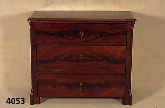 Kommode, deutsch, um 1860, SpÄtbiedermeier, Korpus Weichholz, Mahagoni- bzw. Pyramiden- mahagonifurnier, z.T. doppelt gespiegelt, Seiten ...