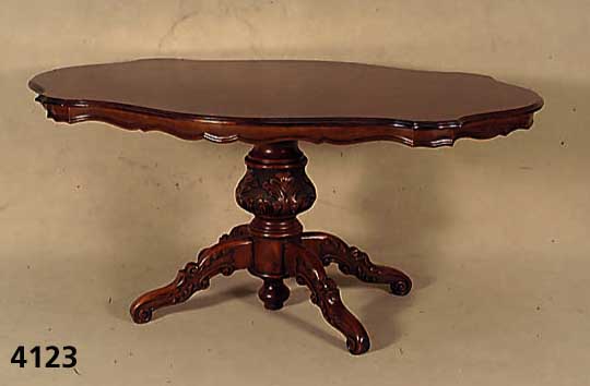 Tisch, Italien, um 1960, Louis-Philippe-Stil , Korpus Weichholz, Wurzelnußfurnier, gebogene Zarge, Platte in gebogener Form, baluster- fÖrmiger ...