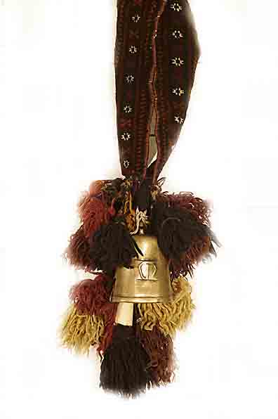 Tierschmuckband mit Glocke, Belutsch, um 1900, Wolle auf Wolle, ca. 60 x 9 cm, SchÄtzwert: 550.- EURO, EHZ: 2