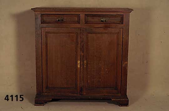 Vertiko, deutsch, um 1910, Weichholz massiv, mit Bierlack gefaßt, zwei SchÜbe im Kopfteil, mit profilierten Rahmenleisten, BeschlÄge original, ...