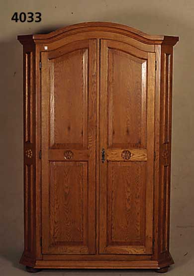 Kleiderschrank, deutsch, StilmÖbel, 2 TÜren, dezente Schnitzerei, Abschluß geschwungene Form, wohnfertiger Zustand, ca. 190x122x60 cm