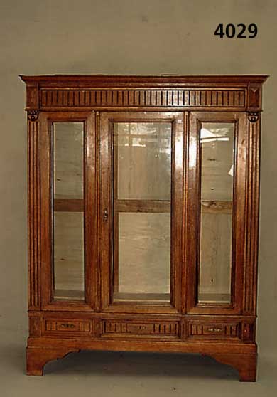 Vitrine, wohl deutsch, um 1890, Eiche massiv , 3 GlaseinsÄtze in den TÜren, EinlegebÖden kÖnnten ergÄnzt werden, 1 Teil in der RÜck- wand ...