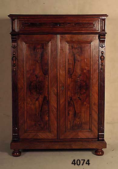Vertiko, deutsch, um 1890/1900, GrÜnderzeit, Korpus Weichholz/Hartholz, Nußbaum- bzw. Wurzelnußfurnier, z.T. gespiegelt, Front auf Rahmen ...