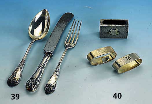 Konvolut 2 Serviettenringe, reine Treibarbeit, 800er Silber, um 1910, teil- vergoldet, Hammerschlagverz., sign. Siegel Berlin, bekannter ...