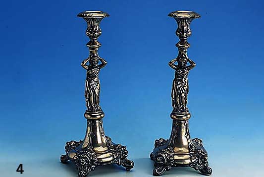 Kerzenleuchterpaar, Österreich, Wien um 1870, 800er Silber, gefÜllt, Barockstil, Mittelteil mit Kyriatyde, FÜße in Form von LÖwenkÖpfen in ...