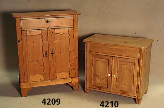 Waschkommode, deutsch, um 1910, Weichholz, hell, gelaugt, geschliffen und gewachst, Platte oben aufklappbar, mit original BehÄlter , unten 2 ...