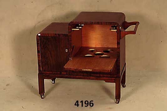 BarschrÄnkchen, um 1925, ArtDeco, Korpus Weichholz, Nußbaumfurnier, in Form eines Tee- wagens, links eine TÜr, rechts eine TÜr, diese ...