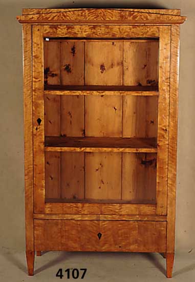 Vitrine, deutsch, um 1830, Biedermeier, Korpus Weichholz, Birkefurnier, 1-tÜrig, mit Glas, Schublade, konische Hochbeine, diese erneuert, ...