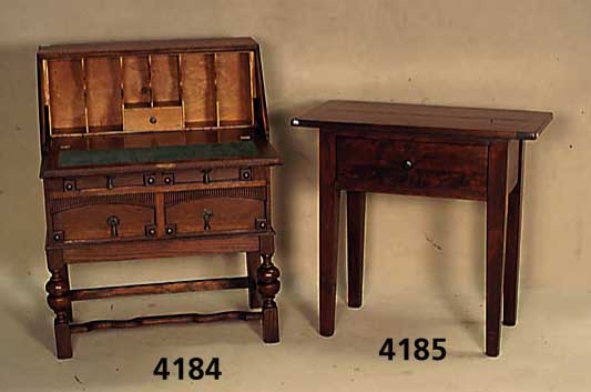 KlappsekretÄr, England, um 1920, auf Rahmen gearbeitet, Weichholz, Eiche massiv, 2-schÜbig , StollenfÜße mit Balusterbeinen, im sogenan- nten ...