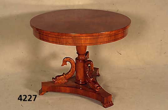 Prunktisch im Biedermeierstil, nach dem Vor- bild von 1825, Korpus Weichholz, Kirschbaum massiv, Kirschbaumfurnier, vielfach gespiegelt , ...