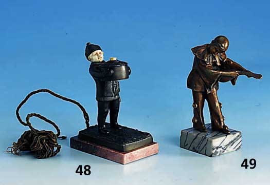 KlingelmÄnnchen, Wien, Bronze, um 1900/10, z.T. feine Elfenbeinschnitzerei, Kopf be- wegl., Fkt. ungepr., Marmorsockel, H ca. 12.5 cm, museal