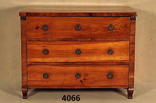 Kommode, deutsch, um 1850, Kirschholz massiv, dreischÜbig, BeschlÄge sekundÄr, leichte Alters- und Gebrauchsspuren, ohne SchlÜssel, ca. ...