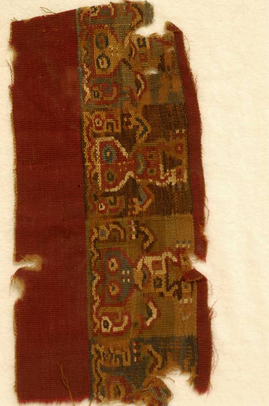 Textilfragment, Peru, ca.1000 Jahre, ca. 22 x 11 cm, SchÄtzwert: 1000.- EURO, EHZ: 6