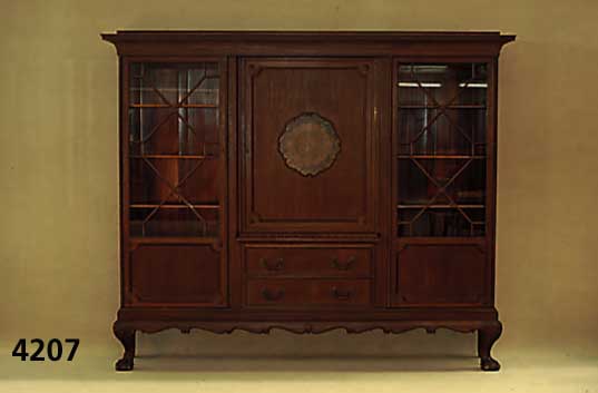 BÜcher- bzw. Vielzweckschrank, deutsch, um 1910/15, Korpus Eiche massiv, Eiche- und Mahagonifurnier, in klarer und einfacher Weise angeordnet, ...