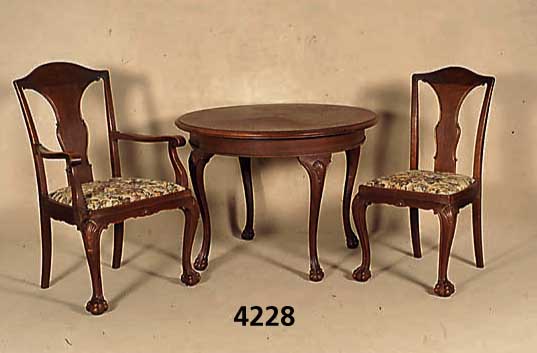 Salongruppe, deutsch, um 1910/15, bestehend aus Salontisch mit 2 StÜhlen und 1 Armlehn- stuhl, Korpus Weichholz/Hartholz, Eiche massiv , ...