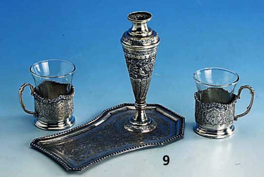Teeset, Persien 40er Jahre, reine Handar- beit, bestehend aus 2 TeeglÄsern mit Glasein- satz (sekundÄr), Blumenvase und Tablett, wohl Arbeit ...