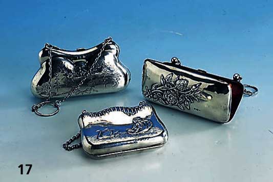 Konvolut 3 GeldbÖrsen, 925er Silber, England zwischen 1895 und 1910, 1 x Darstellung Aphrodite und Schwan, 2 x klass. mit Girlan- den und ...