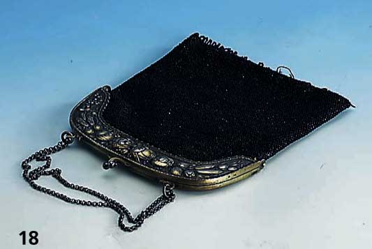 Abendtasche, Hanau um 1900, 800er Silber, feiner Guss, nachgestochen, reiche Ornamentik: FrÜchte