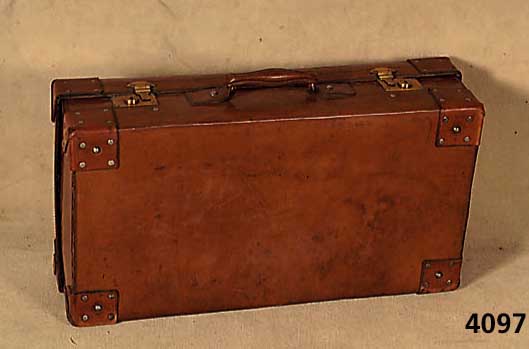 Automobilistenkoffer, Frankreich, um 1930, Rindsleder handgenÄht, Ecken Volllederver- stÄrkt, Secure Lever-Verschluss, sehr guter restaurierter ...