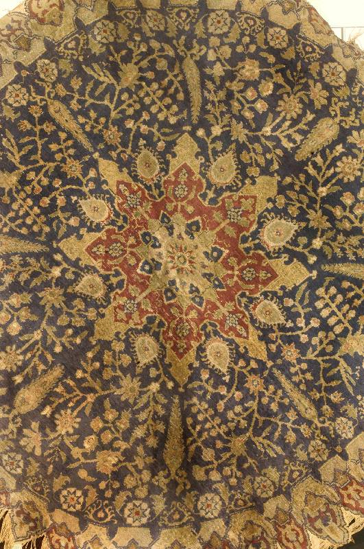 Kayseri, Türkei, um 1910, reine Naturseide, Durchm. 160cm, Schätzwert: 1100.- EURO, EHZ: 4
