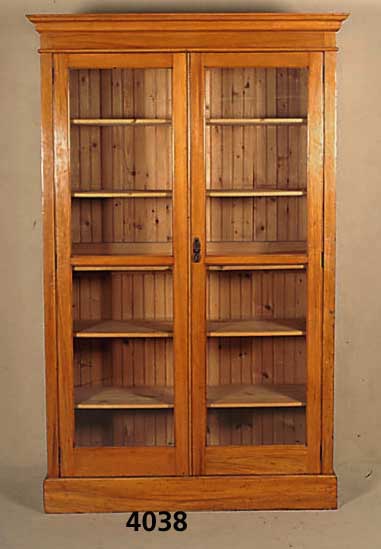 BÜcher- bzw. WÄscheschrank, deutsch, um 1906/ 10, wohl MÜnchen, Korpus Weichholz, Ahorn massiv, Ahornfurnier, Front auf Rahmen gear- beitet, ...
