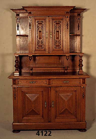 Vielzweckschrank, deutsch, um 1985/1900, 2-teilig, Eiche massiv, Eichefurnier, Front auf Rahmen gearbeitet, Inlets mit reicher Flachschnitzerei, ...