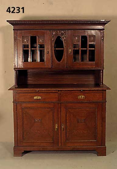 AufsatzmÖbel, deutsch, um 1904/06, strenger Jugendstil, Korpus Weichholz/Hartholz, Eiche- furnier, z.T. gespiegelt, schÖnes strenges ...