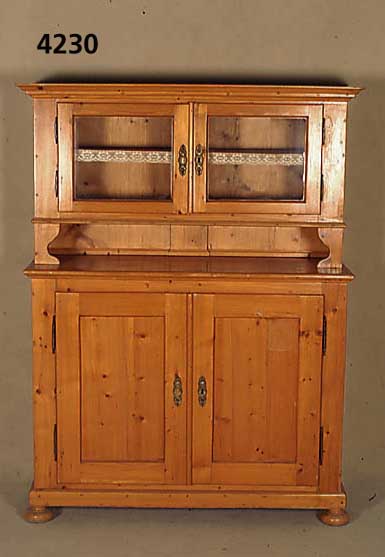 Aufsatzschrank, Elsaß, um 1880/90, ausge- suchtes Kiefernholz, z.T. beste QualitÄt, Front auf Rahmen gearbeitet, original GlÄser, EinlegebÖden ...