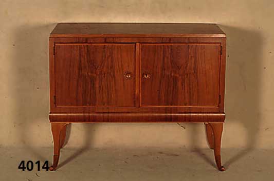 Anrichte, deutsch, um 1928/30, ArtDeco, Korpus Weichholz/Hartholz, Verarbeitung von bester QualitÄt, Wurzelnuß bzw. Wurzelnuß- furnier, z.T. ...