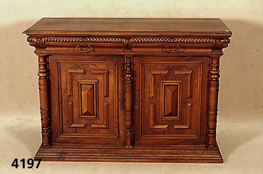 Anrichte, Belgien, um 1890, Henry-Deux, Nuß- baum und Eiche massiv, 2-tÜrig, in kasset- tierter Form, 2 SchÜbe, eine Schublade umge- baut als ...