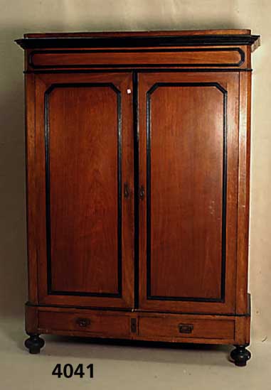 Schrank, deutsch, um 1860, SpÄtbiedermeier, zweitÜrig, mit schwarz abgesetztem Leisten- profil, Nußbaum und Eiche massiv, 2 SchÜbe im ...