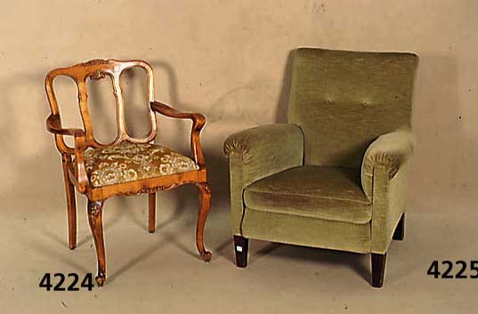 Sessel, deutsch, um 1930, grÜner Mohairbezug , Polsterung und Bezug in gutem Zustand, konische EichenfÜße, ca. 92x80x80 cm