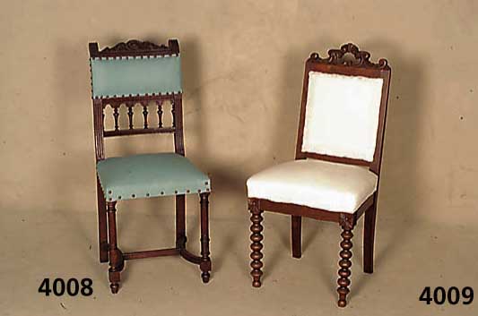 9 EßzimmerstÜhle, Frankreich, um 1890, Umkreis von Dijon, Eiche massiv, sparsame Schnitzerei aus dem Vollholz, Beine kanneliert , RÜcken mit ...