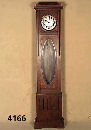 Standuhr, deutsch, um 1908/12, Jugendstil, Korpus Weichholz/Hartholz, Eichefurnier, Front auf Rahmen gearbeitet, sparsame Leisten- und ...